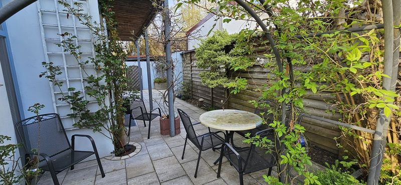 Attraktive 2-3 Zimmer-Gartenwohnung mit Einbauküche und Carport in Erding
